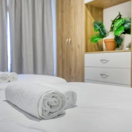 Modern 3-br With Views Of Valletta Pietà