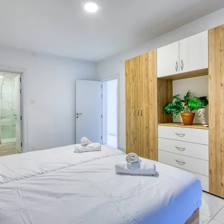 Modern 3-br With Views Of Valletta Lägenhet