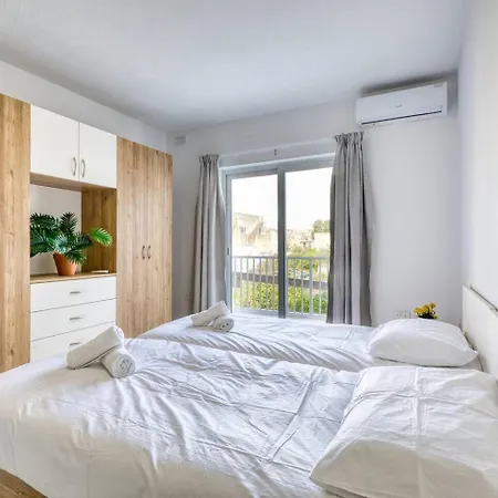 Modern 3-br With Views Of Valletta Pietà